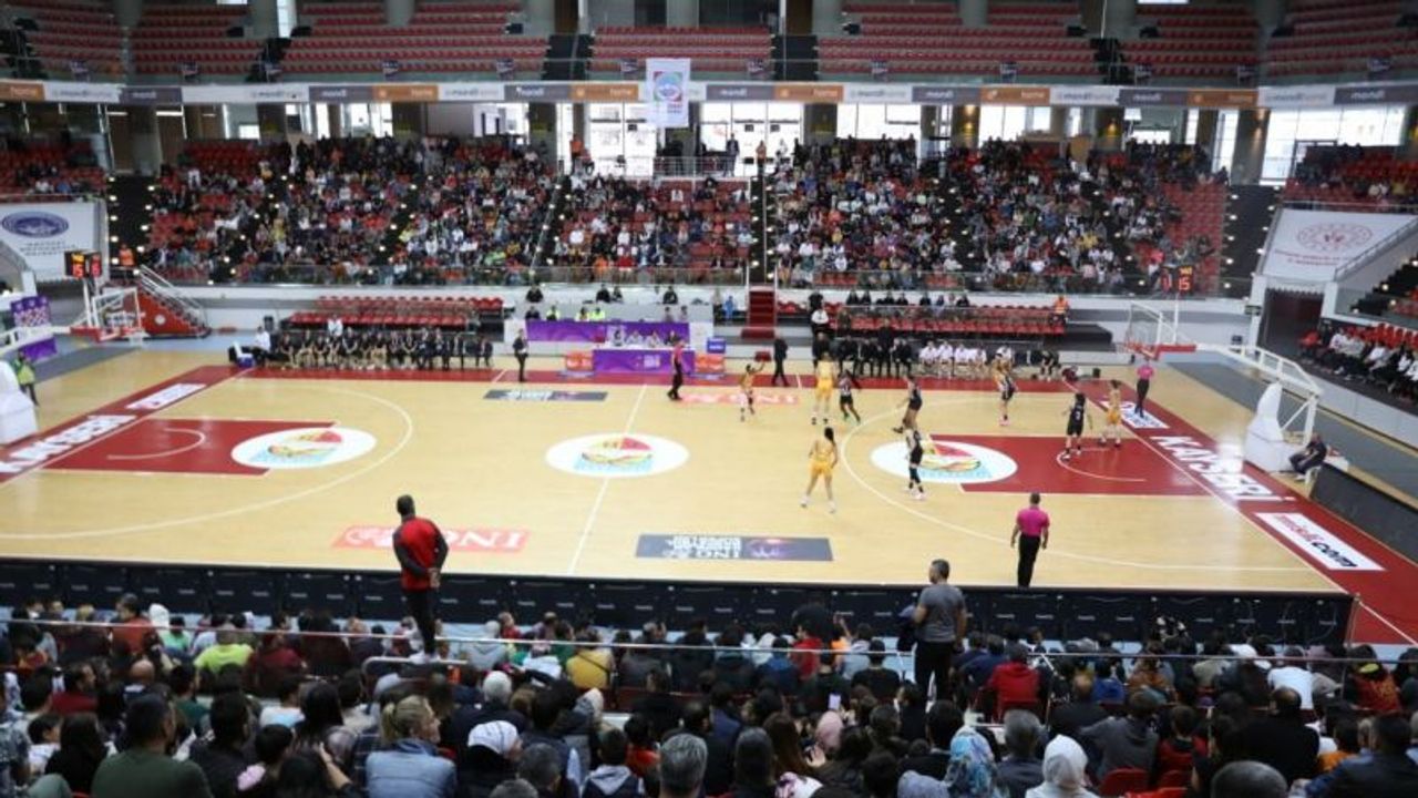 MELİKGAZİ KAYSERİ BASKETBOL TAKIMI BEŞİKTAŞ'I 71-69 YENDİ