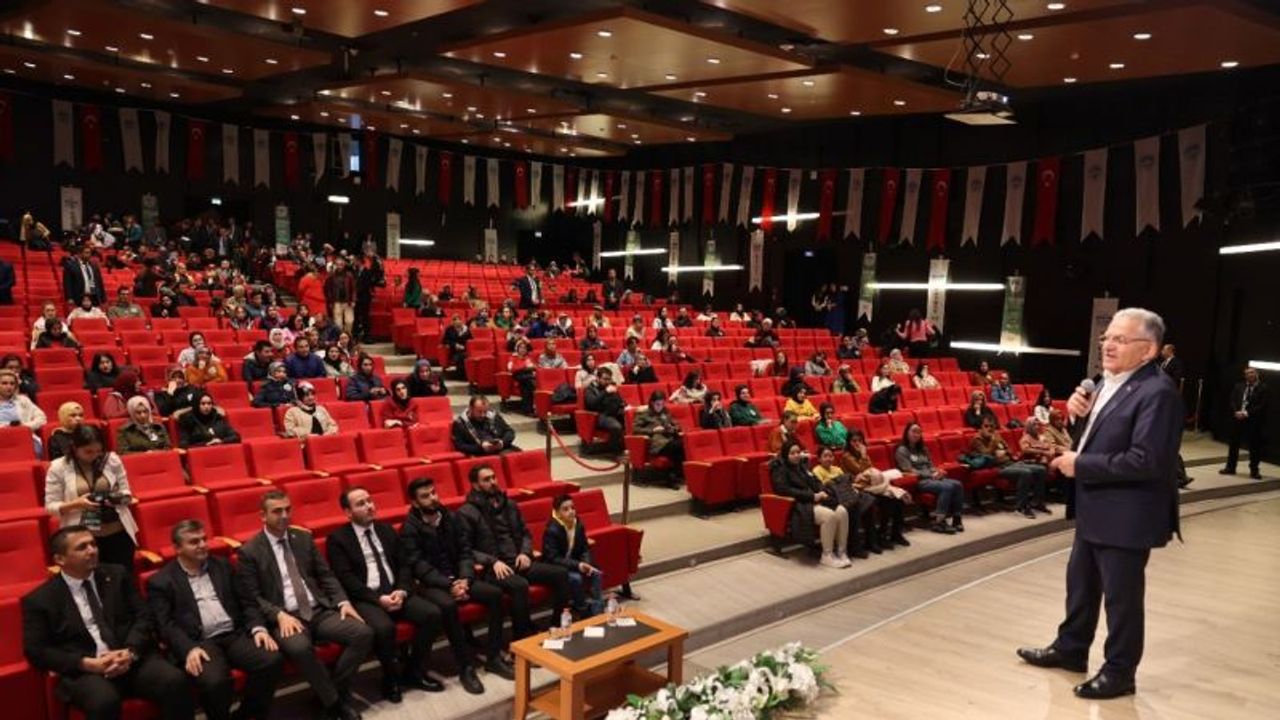 BÜYÜKŞEHİR’İN KİTAP OKUMA YARIŞMASI’NA YOĞUN İLGİ