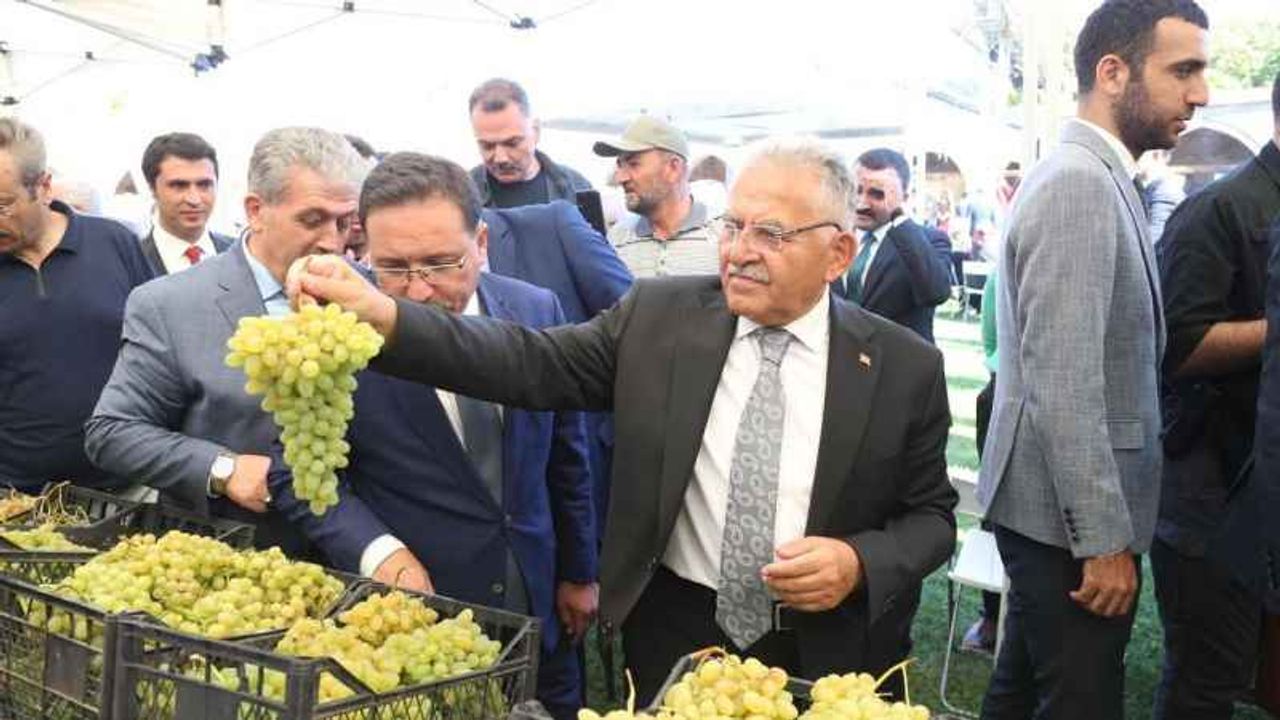 BAKAN ÖZHASEKİ, VALİ ÇİÇEK VE BAŞKAN BÜYÜKKILIÇ, İNCESU ÜZÜM FESTİVALİ’NE KATILDI