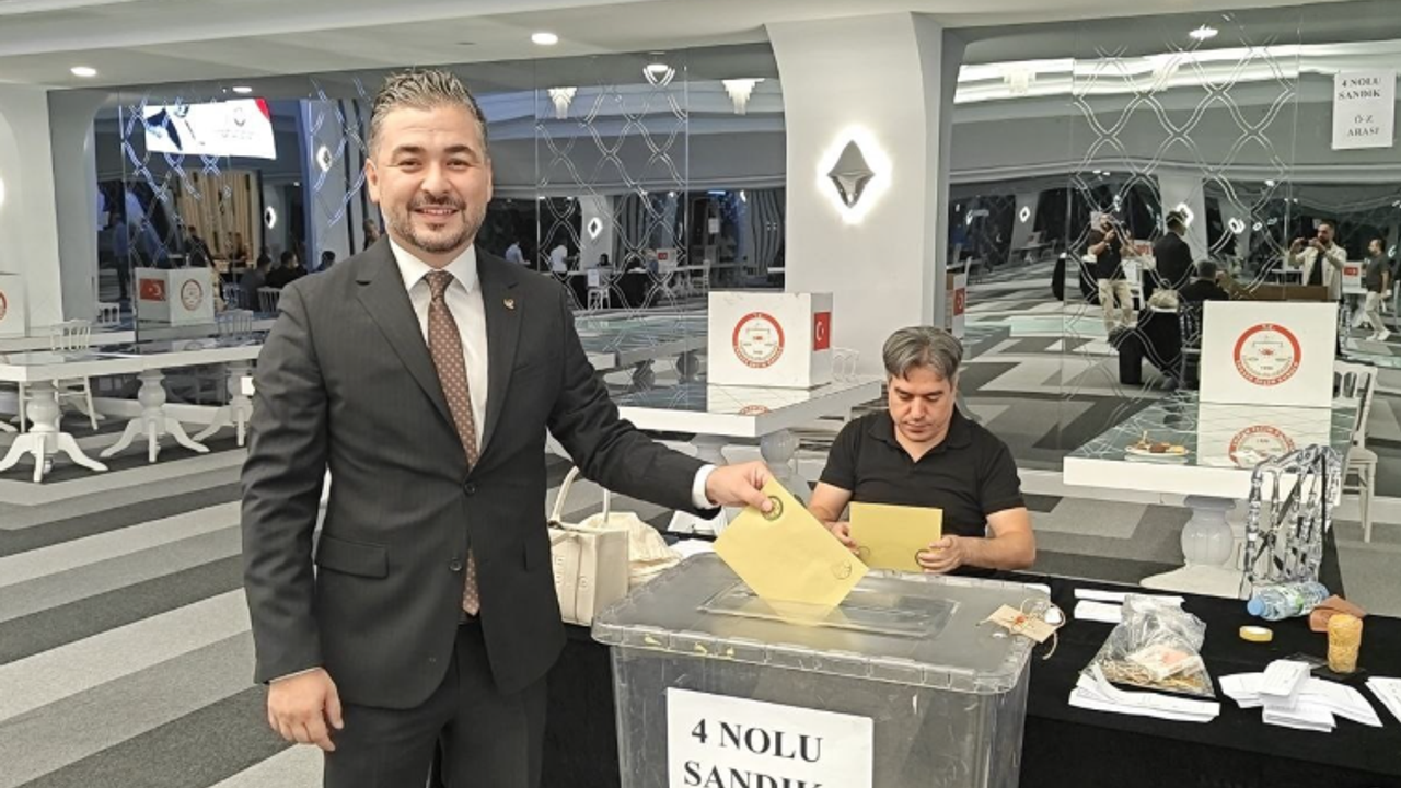 Kayseri Eczacı Odası’nda Uğur Nuri Akın güven tazeledi