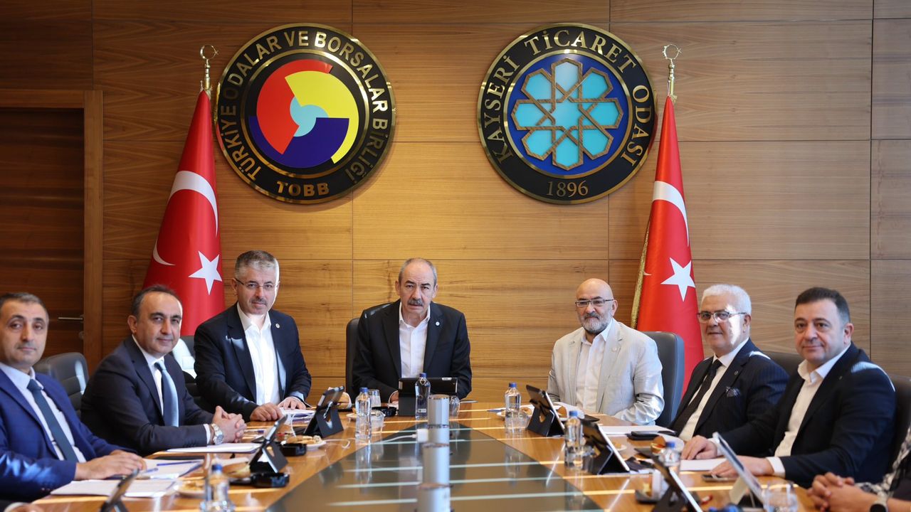 Ticaret Odası’nda Mesleki Eğitim Toplantısı Yapıldı