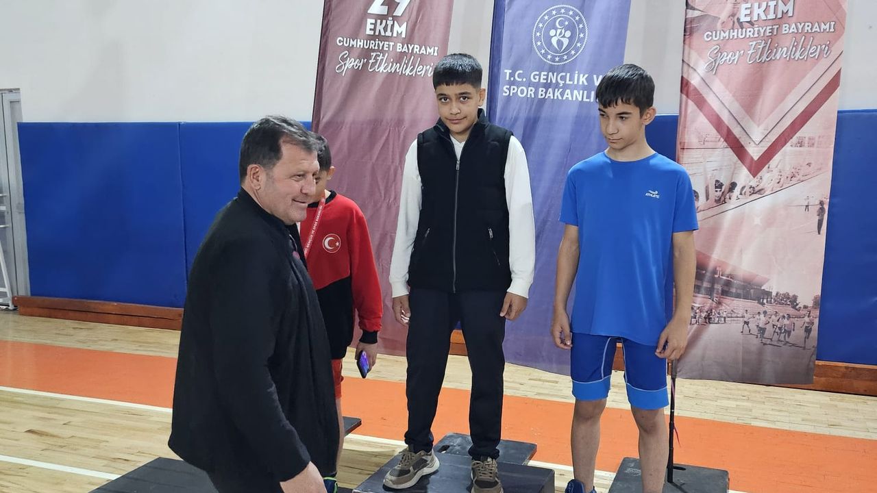 Cumhuriyet Bayramı Güreşleri Kayseri’de Nefes Kesti!