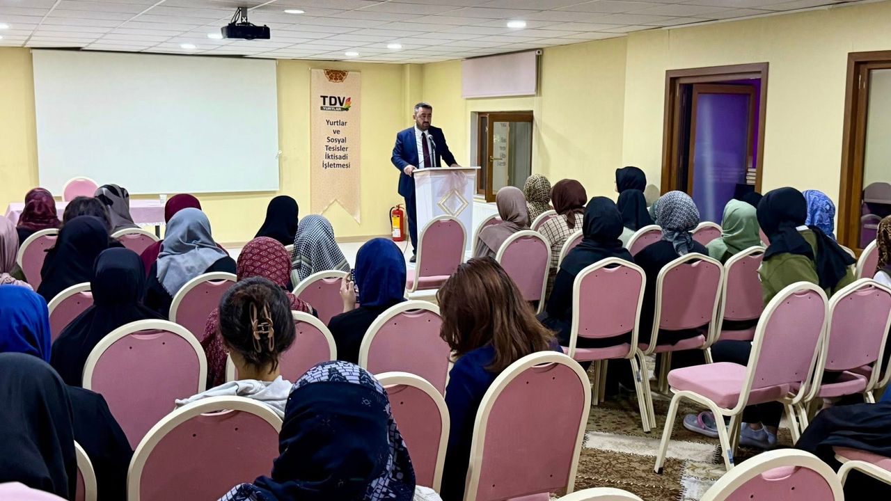 İl Müftüsü Ayvaz, üniversite öğrencileri ile buluştu