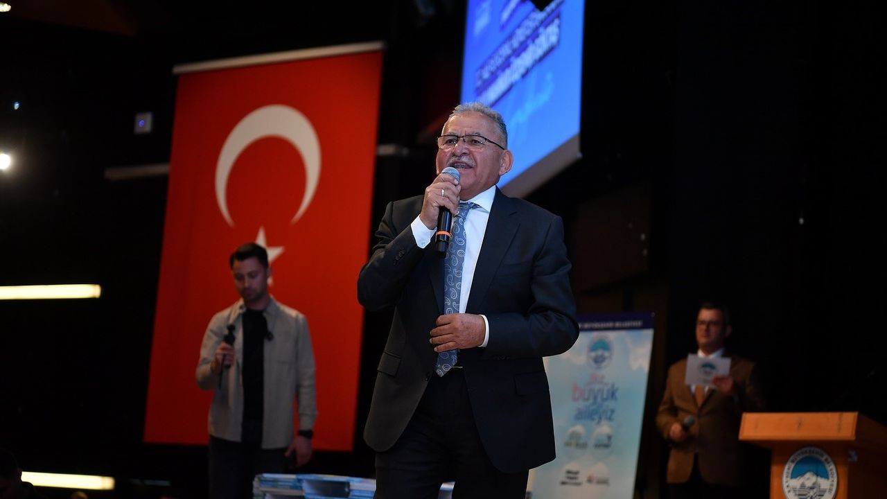 Kayseri'nin başkanı gençlere milyonluk desteği bakanla sundu!