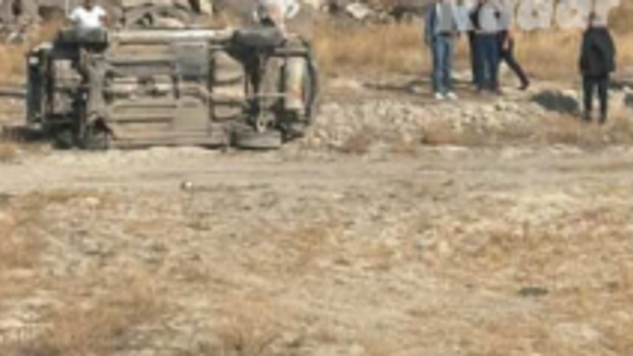Yoldan çıkan araç şarampole devrildi