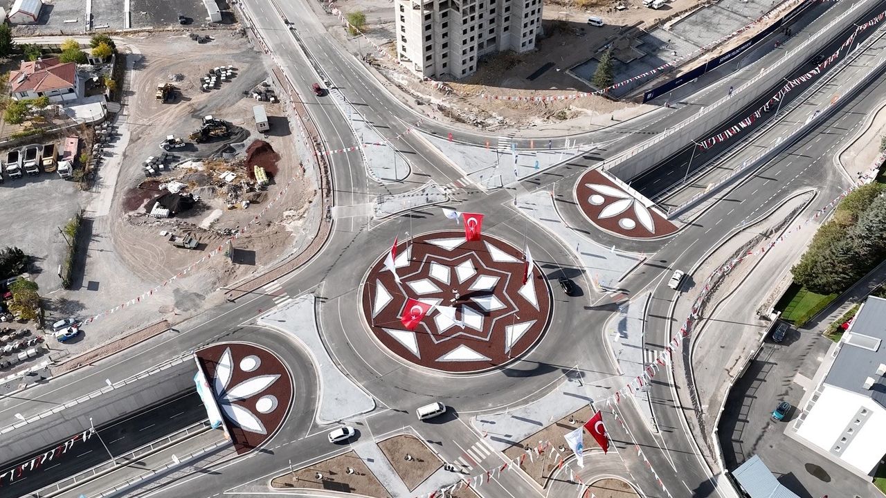 Kayseri’de Cumhuriyet Coşkusuna 29 Ekim Katlı Kavşağı Damgası