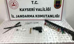 ZEHİR TACİRİ JANDARMADAN KAÇAMADI