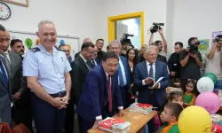 320 bin öğrenci ders başı yaptı