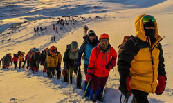 160 kişi Erciyes’e tırmandı