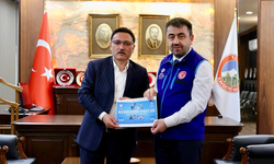 Kayseri Valisi  Çiçek, kurbanını TDV’ye verdi