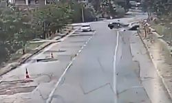 Araçlar kafa kafaya çarpıştı