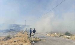 Boş arazide çıkan atık yangını söndürüldü