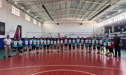 Tomarza’da Voleybol Turnuvası Heyecanı Nefes Kesti