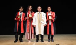 ERÜ Edebiyat Fakültesi mezuniyet sevinci