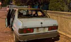 Park halindeki otomobil alev aldı