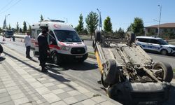 Taksi aniden ters döndü