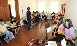 Talas’ta gençler için bağlama ve klasik gitar kursları başlıyor