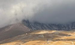 Erciyes'e mevsimin ilk karı yağdı