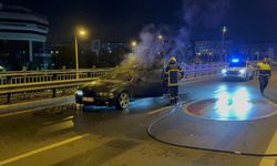 Seyir halindeki otomobil alev aldı