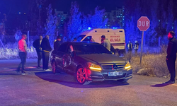Motosiklet otomobile çarptı: 1’i ağır 4 yaralı