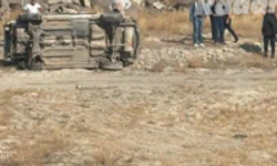 Yoldan çıkan araç şarampole devrildi