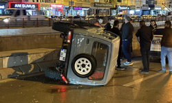 Kazaya karışan araç yan yattı