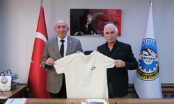 Başkan Odakır’a anlamlı hediye