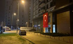 Şehitlerin evlerine Türk bayrakları asıldı