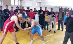 Develi’de liselerarası güreş müsabakaları yapıldı