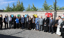 54 yazar bu sokakta buluştu