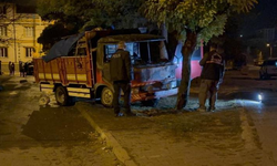 2 araç alevlere teslim oldu