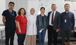 Annesinin böbreğiyle hayata tutundu