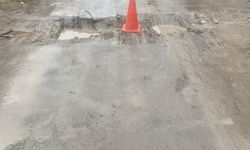 Kömürcüler Sitesi Emirşah Sokakta Yol Çöktü