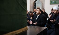 Vali türbe ziyareti yaptı