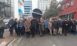 Alevi Kurumlarından CHP İl Binası Önünde Siyah Çelenk