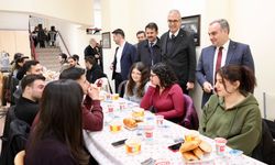 ERÜ Rektörü Prof. Dr. Fatih Altun Eczacılık Fakültesi İftarında Öğrencilerle Buluştu