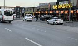 Melikgazi’de otomobil ve tramvay çarpıştı