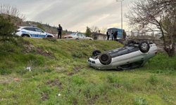 16 Yaşındaki Sürücünün Kullandığı Otomobil Şarampole Yuvarlandı