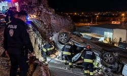 Araba 50 metreden dükkanların üzerine uçtu