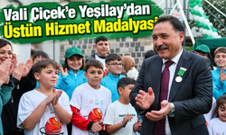 Vali Gökmen Çiçek'e Yeşilay tarafından Üstün Hizmet Madalyası verildi