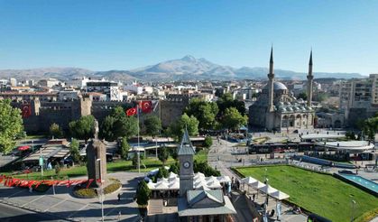 Tarihi Saat Kulesinde Avrupalı Türklere Hizmet Merkezi Açıldı