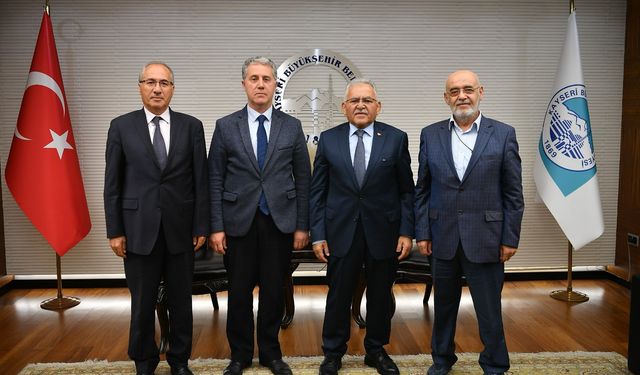 Başkan Büyükkılıç, Kente Katkı Sağlayan Misafirlerini Makamında Ağırladı