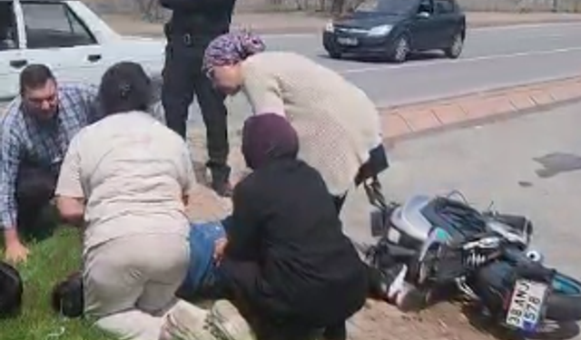 Motosiklet yayaya çarptı: 2 yaralı