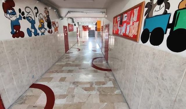 Tayini çıkan okul müdüründen örnek davranış
