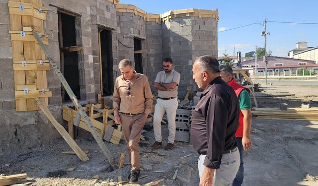 Tomarza’da halk pazarı ve yüzme havuzu çalışmaları hız kazandı