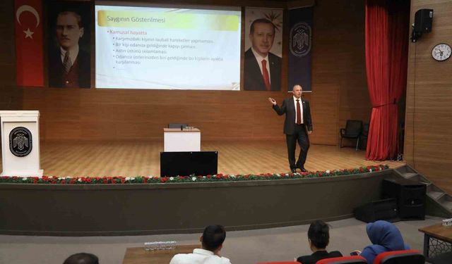 Melikgazi’de personel protokol kurallarıyla buluştu