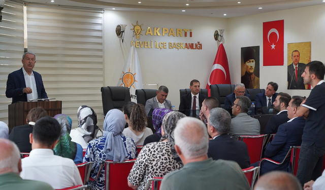 Hulusi Akar’dan, Develi AK Parti İlçe Teşkilatı’na ziyaret