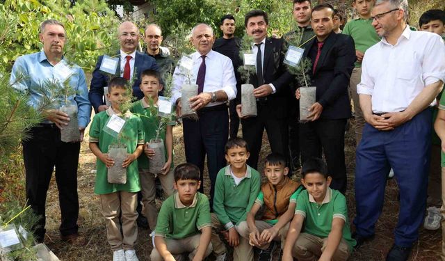 Kayseri Yahyalı’da Yeni Eğitim Yılı Fidan Dikimiyle Başladı