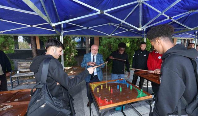 Üniversite Gençler Kayseri'nin  Hizmetleriyle Buluşturdu