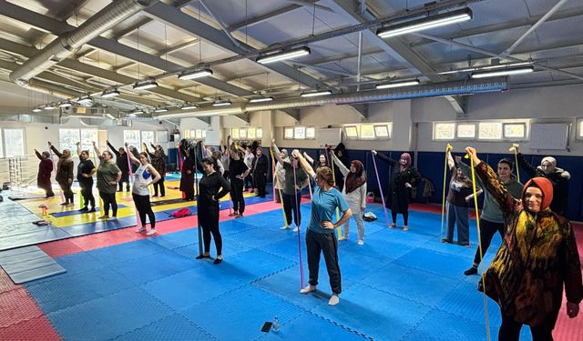 Talas’ta Bayanlar Fitness Antrenmanları yoğun katılım ile sürüyor